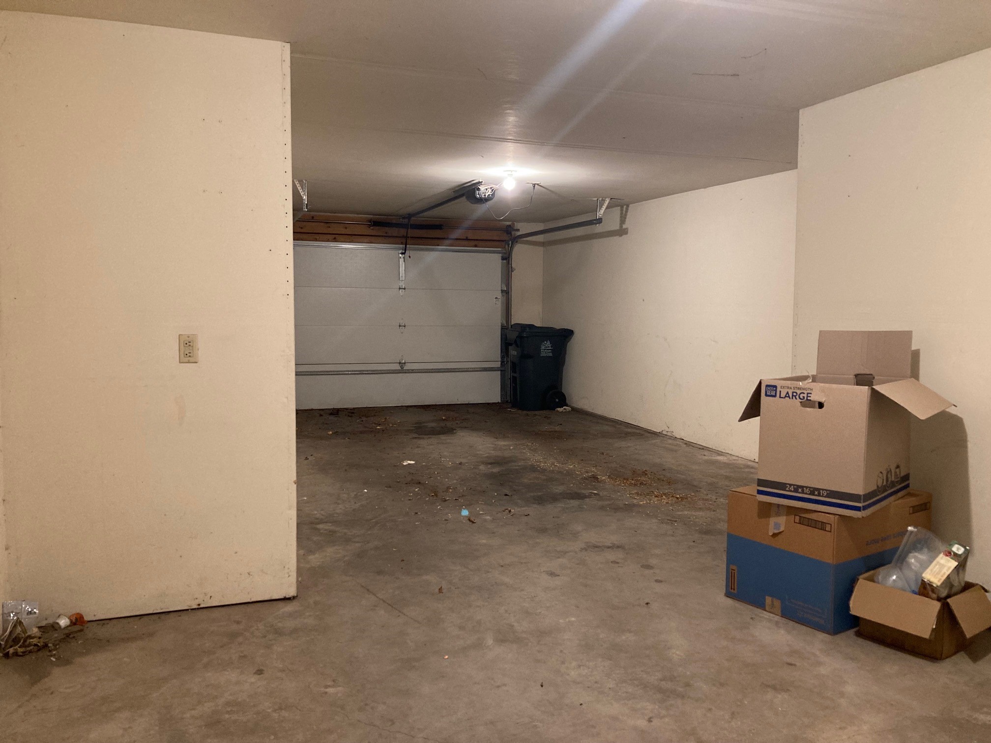 1401 McKenna Blvd - Pic - Garage.jpg